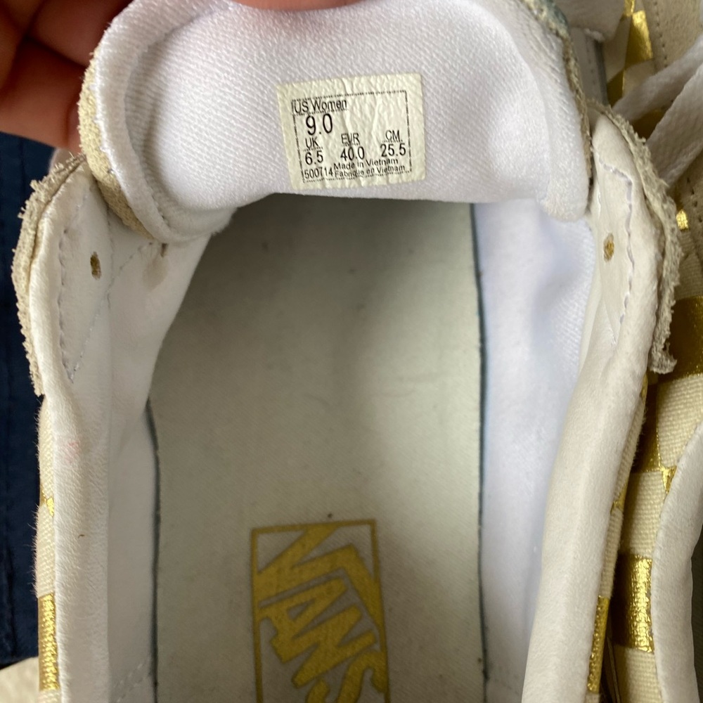 VANS - Picture 3 of 7